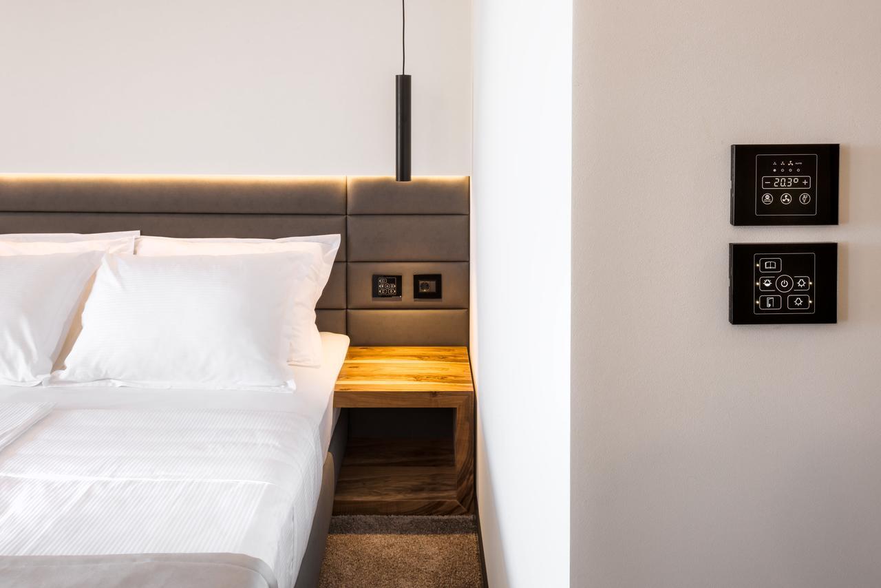Deluxe Doppelzimmer mit seitlichem Meerblick