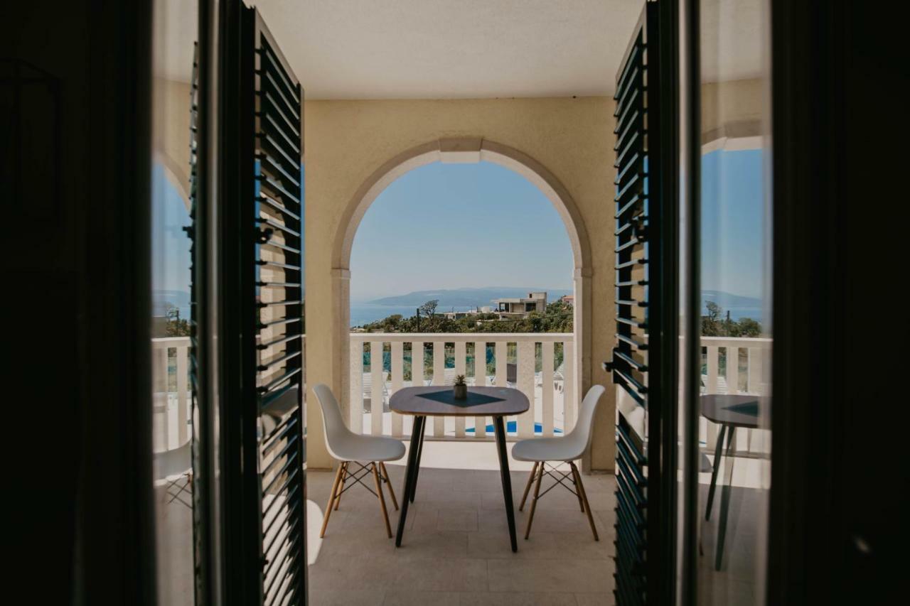 Apartment with Sea View,817923839:JPEG
